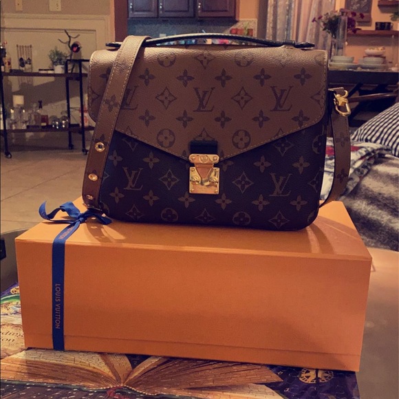 Louis Vuitton Handbags - Louis Vuitton Pochette Metis Monogram Reverse